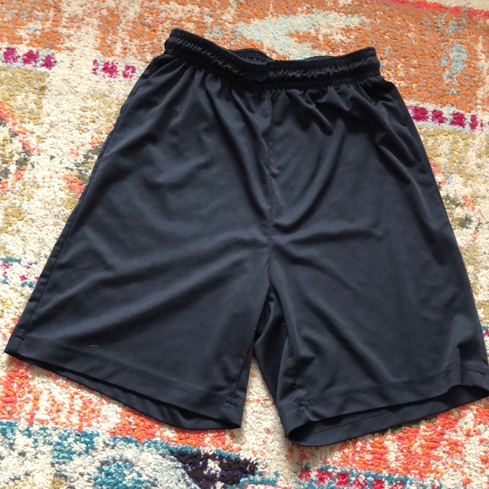 🧜🏼‍♀️3 for $15 item!🧜🏼‍♀️ boys shorts size youth large